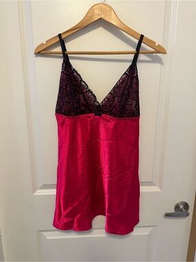 Gilligan & O'Malley Satin Chemise with Black Lace. NWOT. Pink/Red color